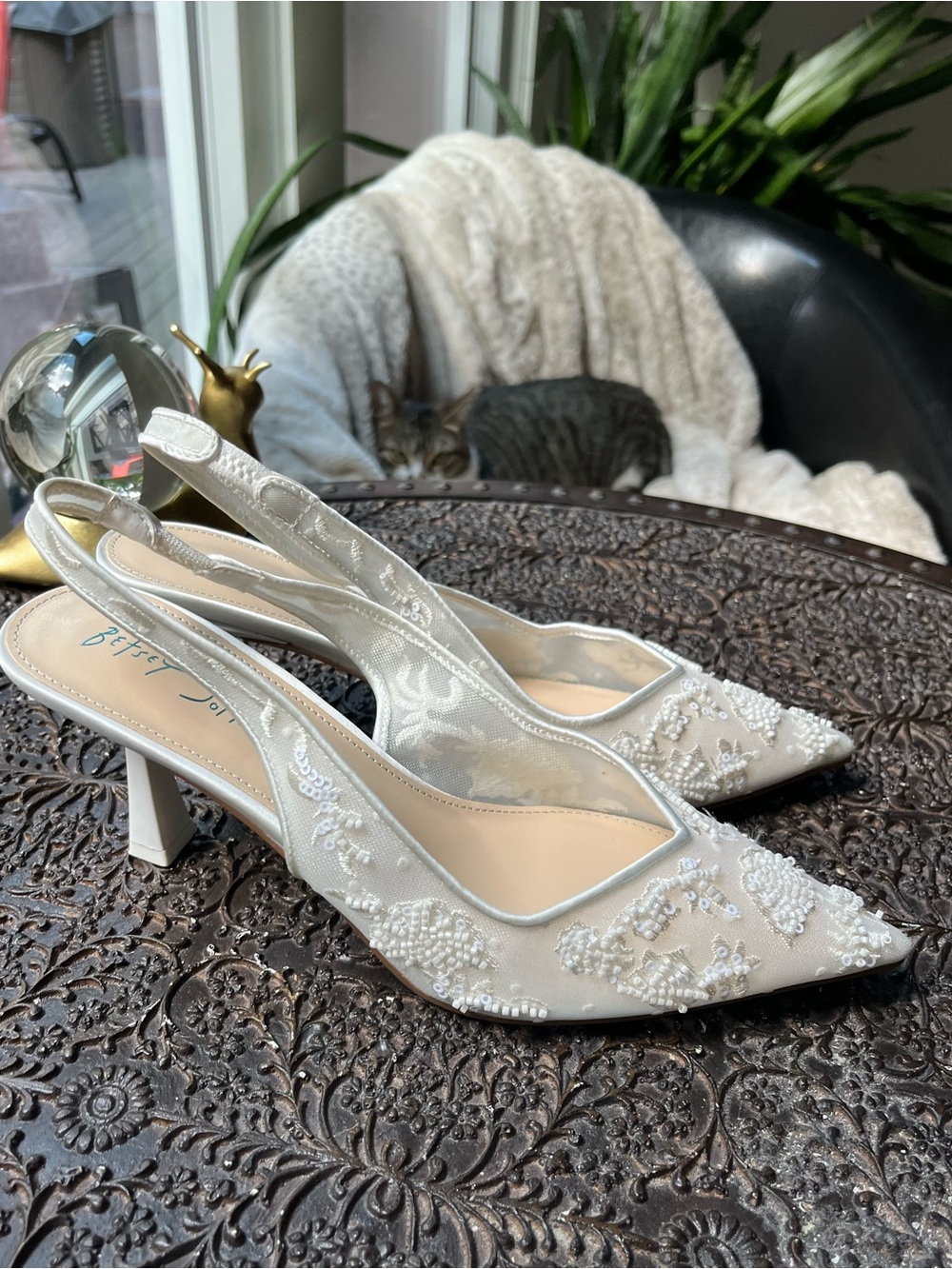 BETSEY JOHNSON SLINGBACK COSMO IVORY BEADED EMBROIDERED PUMPS 8 - Picture 6 of 9